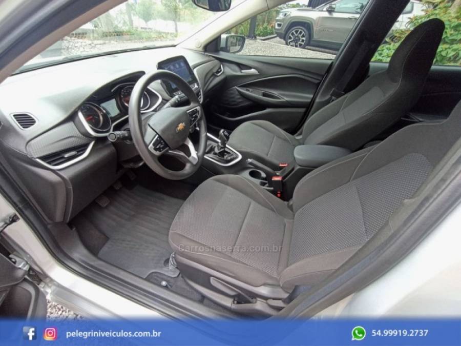 CHEVROLET - ONIX - 2022/2023 - Prata - R$ 83.500,00