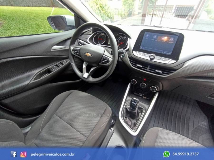 CHEVROLET - ONIX - 2022/2023 - Prata - R$ 83.500,00