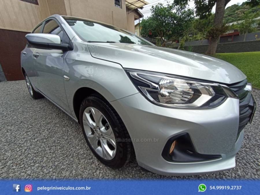 CHEVROLET - ONIX - 2022/2023 - Prata - R$ 83.500,00