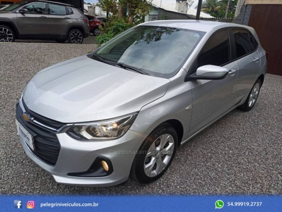 CHEVROLET - ONIX - 2022/2023 - Prata - R$ 83.500,00