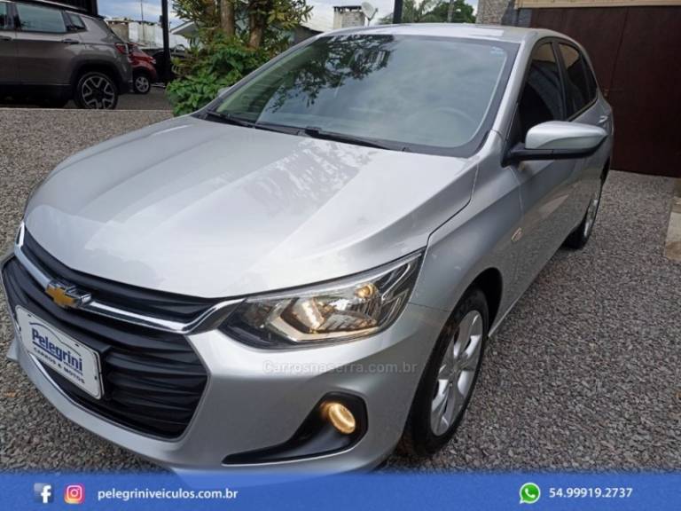 CHEVROLET - ONIX - 2022/2023 - Prata - R$ 83.500,00